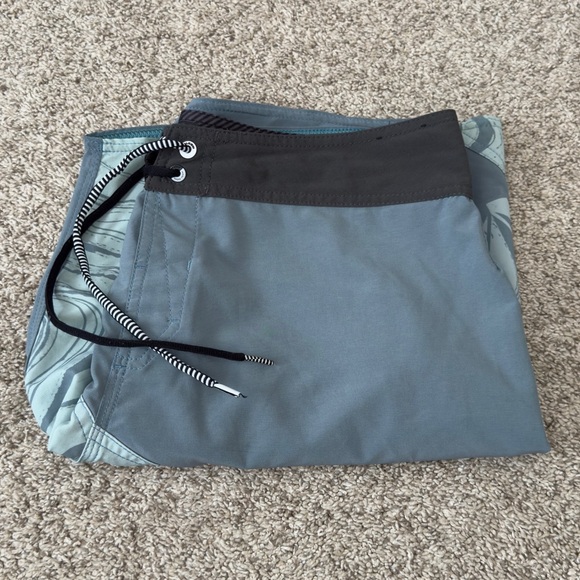 Men’s Volcom True To This Swim Trunks/Board mod tech Shorts size 34 - Picture 9 of 9